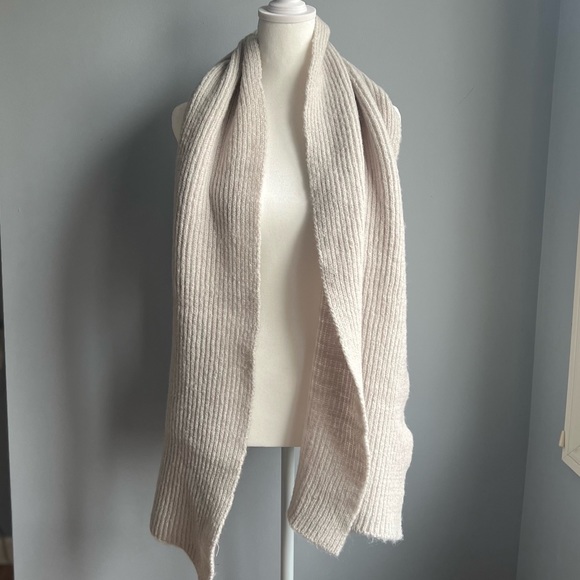 Cozy Knitted Scarf - Picture 3 of 3